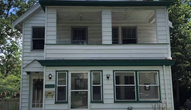 Cheerful & Cozy 4BR Historic Home Near Downtown Cincinnati affordable for groups