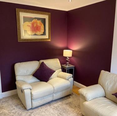 Cheerful One bedroom cottage with parking space.