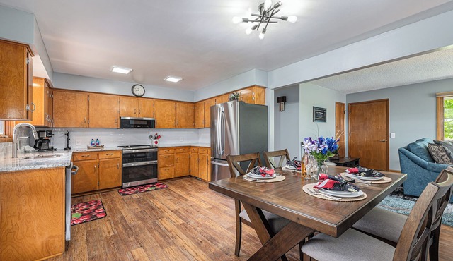 Cherry Blossom: Orchard Retreat . Hand-Pick Fruit . 3BDR . Horse Show ➠ 5 min