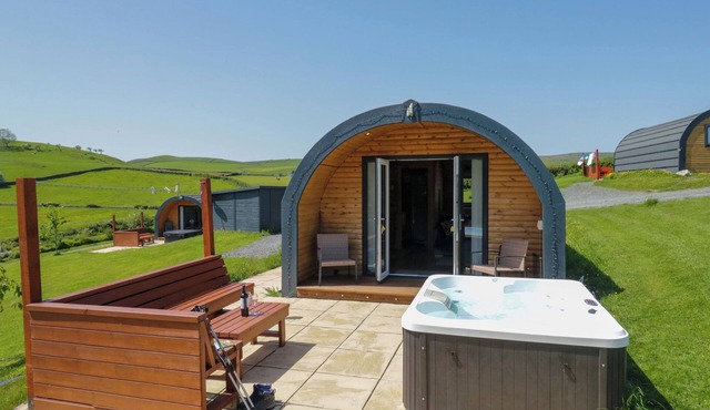 CHERRY, pet friendly, character holiday cottage in Ulverston