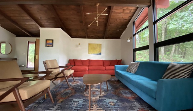Cherrybrook Hideaway - Book now for autumn colors!