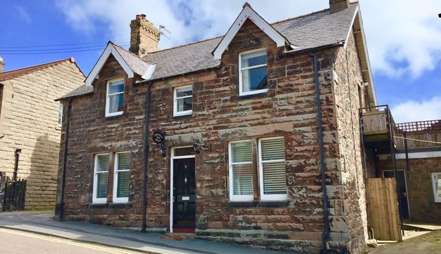 CHEVIOT HILLS, pet friendly, with hot tub in Wooler
