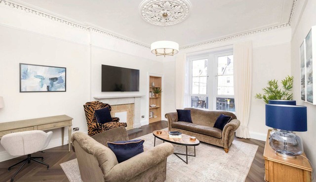 Chic 3BR Apartment on Leith Walk