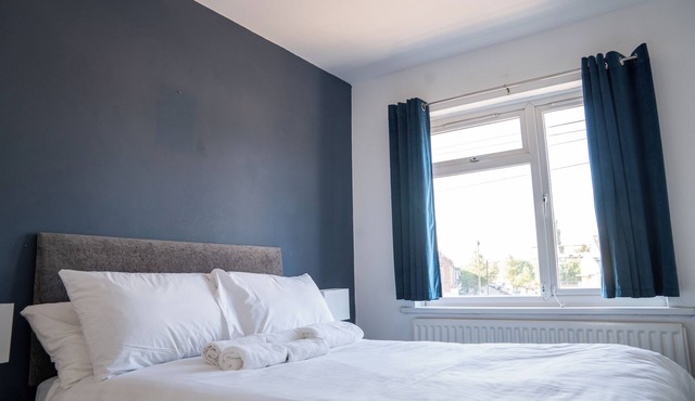 Chic & Spacious 4-Bedroom Apartment – Berry Mansions