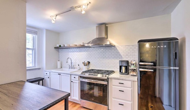 Cincinnati Vacation Rental: 6 Mi to Downtown!