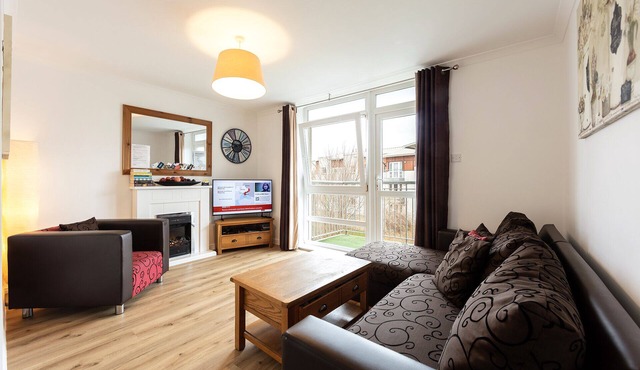 CITY CENTRE Modern,Spacious 2 Bedrooms, 2 Bathrooms Apartment,Lift,Carpark