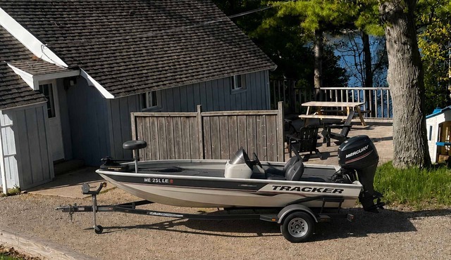Clam Lake Waterfront Cottage w/Kayaks