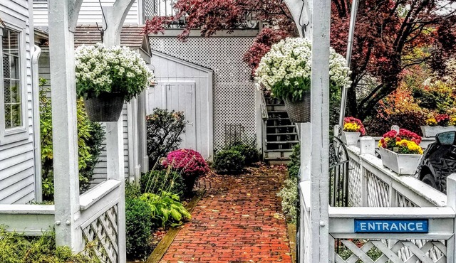 Clark Currier Inn