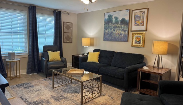 Classic Old Town Charm, Thoughtfully Elevated retreat for visits &extended stays