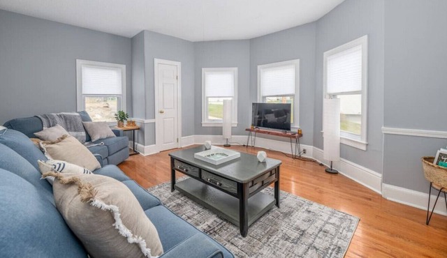 Clean 2 Bedroom Close To Downtown Old Port