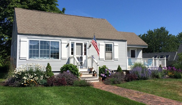 Clean and Bright Seaside Beach House - short walking distance to public beach.