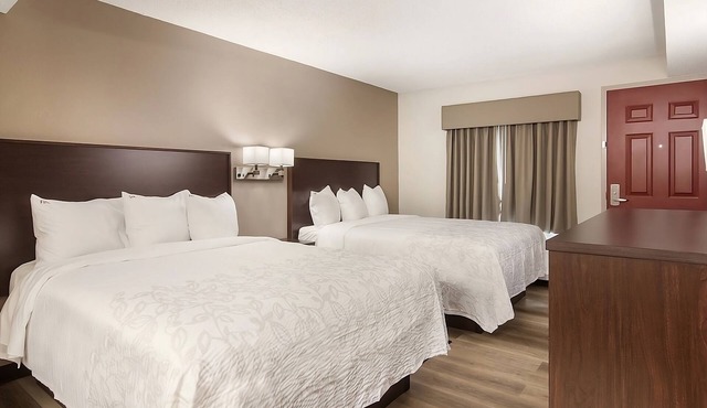 Close to Erie Maritime Museum! FREE Parking, Pets Allowed, Laundry Facilities!