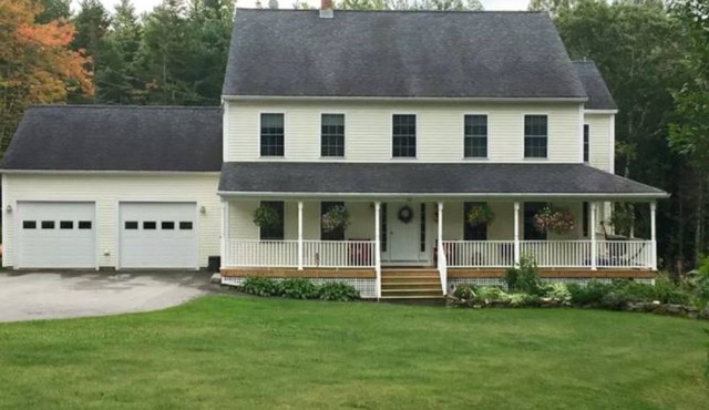 Close to Rockland, large mid coast home in quiet neighborhood