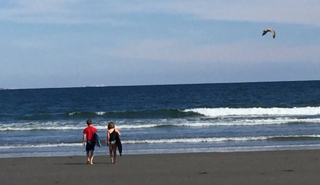 Close to the ocean, within walking distance to Jenness Beach. Sleeps 7