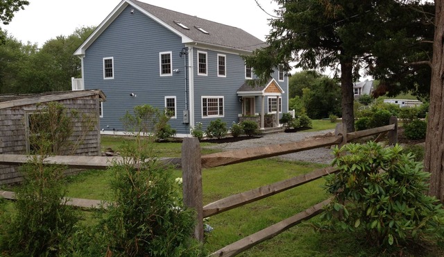 Close to Vineyards & Beaches, Central AC, Sauna, Steam Shower & 2 Person Jacuzzi