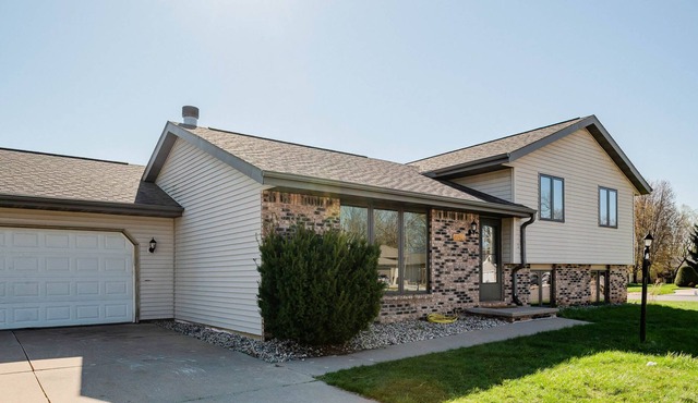 Cloud 9 Corporate Housing - 4 bed, 2 bath