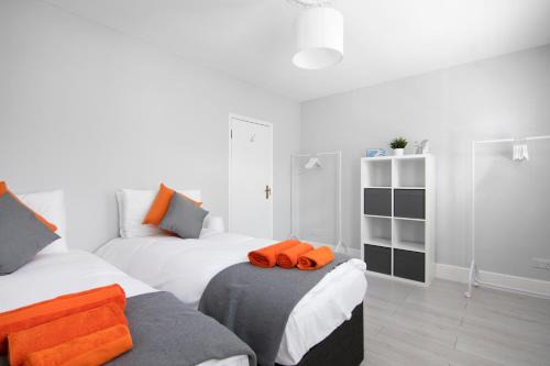 Cloud9 Accommodation 3-Bed Home in Croydon, Guest 6 - High Speed Wi-Fi