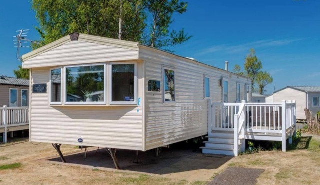 Coastal Caravan Family Escape Near Edinburgh at Seton Sands