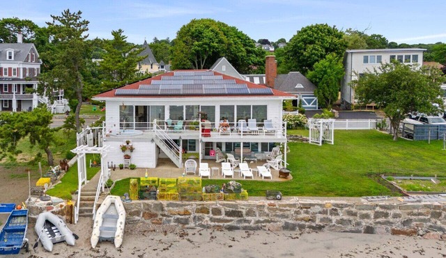 Coastal Charm: Lobster Châto