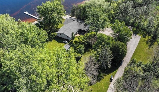 Coastal Charm on Little Sturgeon Bay - 3 Bedroom/2 Bathroom on the Water