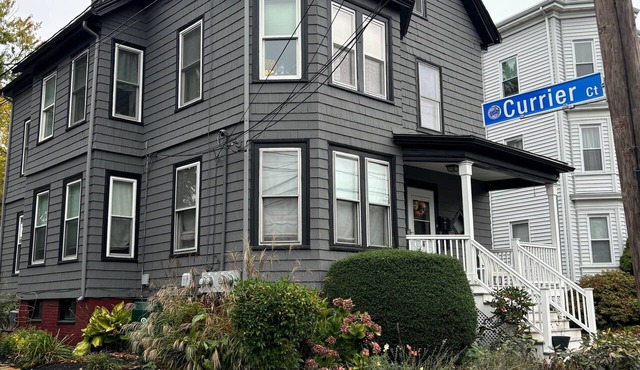 Coastal Charm – Walk to Beach or Train!