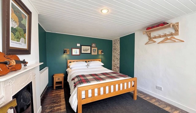 Coastal Cottage Retreat Steps from the Beach - Pass the Keys