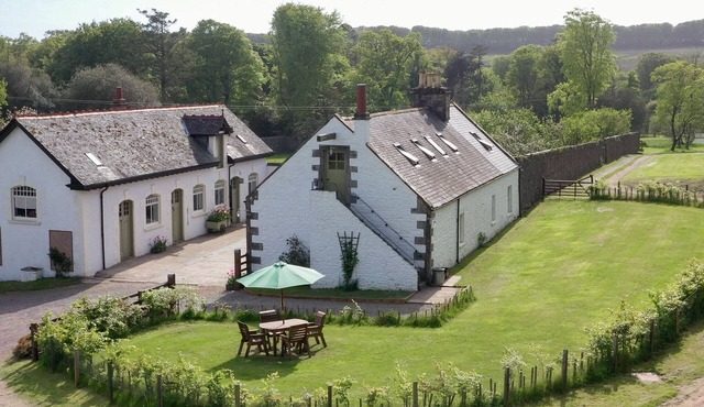 Coastal Estate Cottage/Log Burner/Beautiful Coastal Paths & Woodland Walks