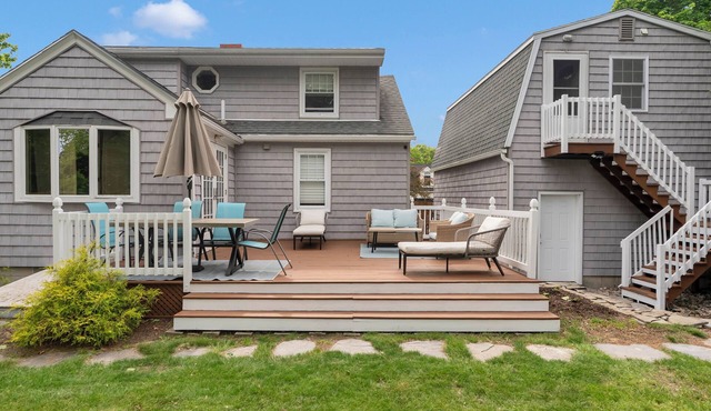 Coastal Home Fenced Yard Minutes to Beaches