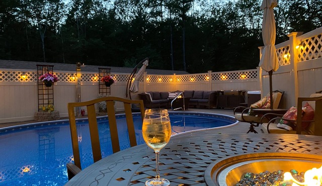 Coastal Home- Heated Saltwater Pool, Hot Tub, Outdoor Kitchen!