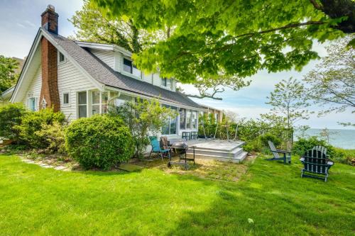 Coastal Lake Erie Cottage w/Amazing Water Views!