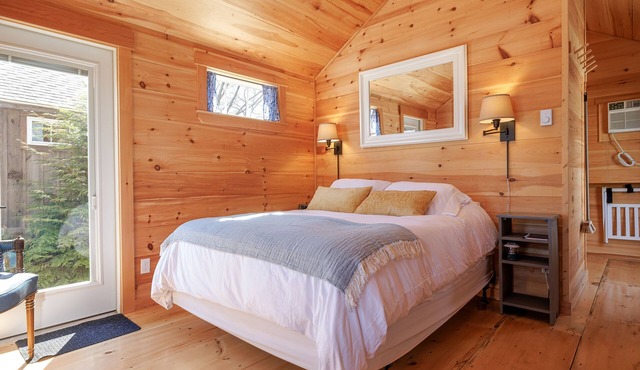 Coastal Maine Getaway in the woods with Sauna - Hour from Acadia - Cabin #4 Oak