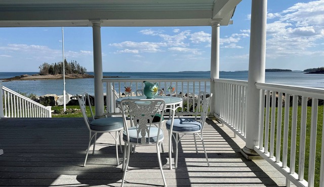 Coastal Ocean Front 3-bedroom house in Owls Head for a relaxing stay