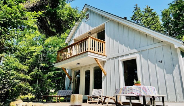 Coastal Spruce Head Retreat dog friendly & near restaurants, stores, activities.
