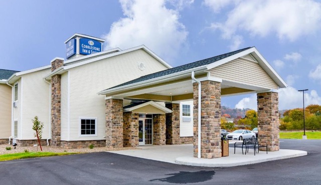 Cobblestone Inn & Suites - Ambridge, PA