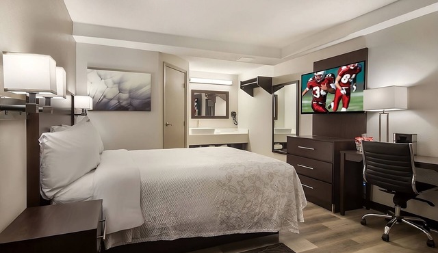 Comfort and Convenience! Free Onsite Parking, Pets Allowed