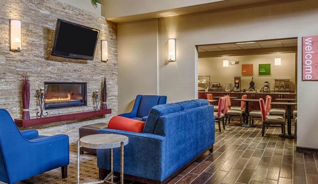 Comfort Inn & Suites Grafton - Cedarburg