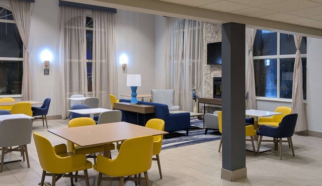 Comfort Inn & Suites Sharonville - Cincinnati North