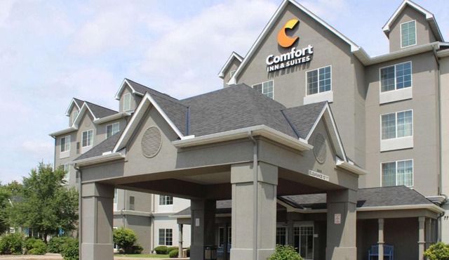 Comfort Inn & Suites St Paul Northeast