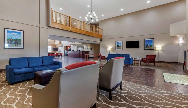 Comfort Suites Delavan - Lake Geneva Area
