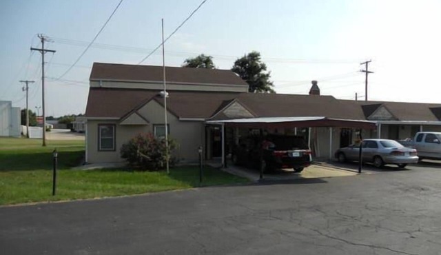Comfortable Countryside Stay at Knights Inn Harrisonville! Free Parking