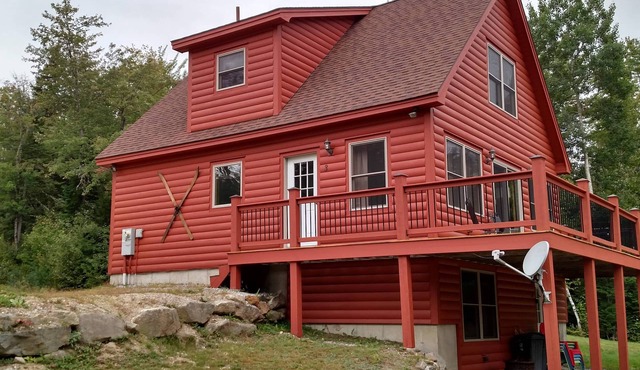Comfortable four season Chalet minutes to all amenities