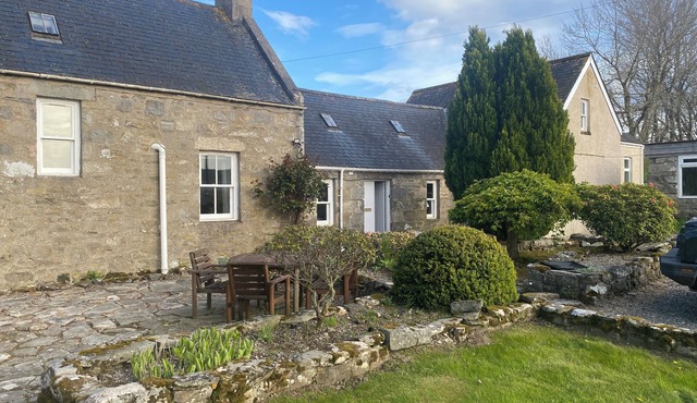Comfortable Highland Speyside cottage with stunning views