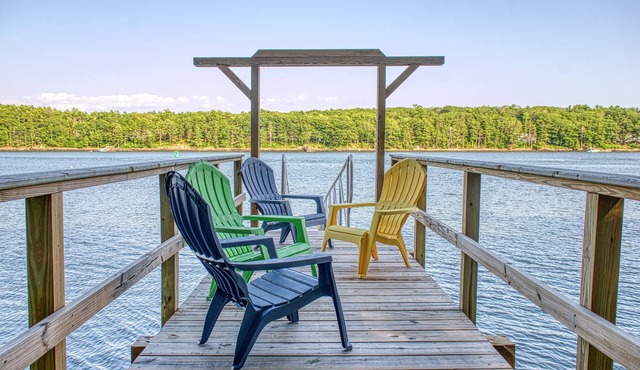 Comfortable, quiet, riverfront home