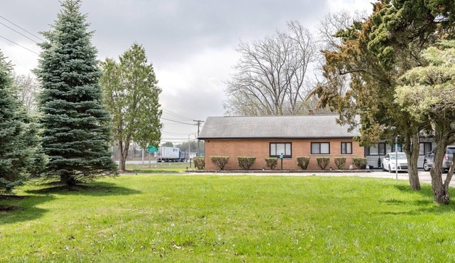 Comfortable Stay in Brownstown w/Great Amenities