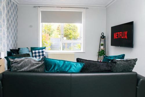 Comfy Castleton Haven - 3 BEDROOM accommodation near M62 & M60 Motorways and Easy access to Manchester City Centre - Netflix and free high speed WIFI