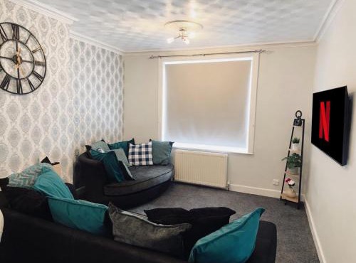 Comfy Castleton Haven - 3 BEDROOM accommodation near M62 & M60 Motorways and Easy access to Manchester City Centre - Netflix and free high speed WIFI