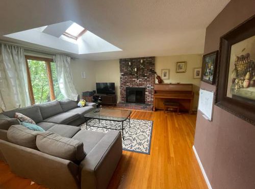 Comfy & Convenient Suite Sleeps 1 to 5 Near Boston