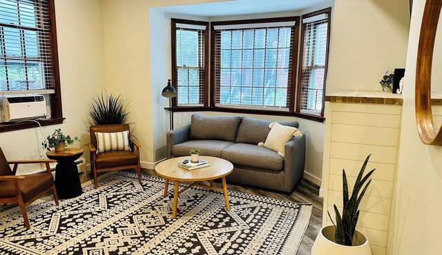 Completely remodeled 2 bedroom apartment in Portland's West End
