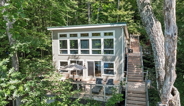 Contemporary lakefront house on Sebago Lake in Maine