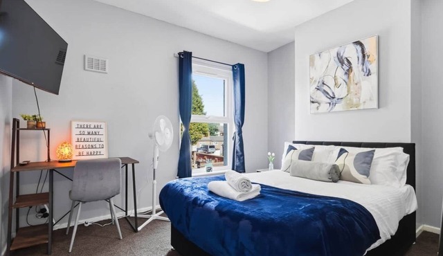 Contractor Friendly 2 bed home with Free Parking